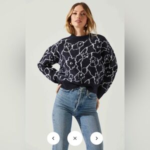 NWT- ASTR the Label Saira Floral Sweater, Navy Cream, size Large